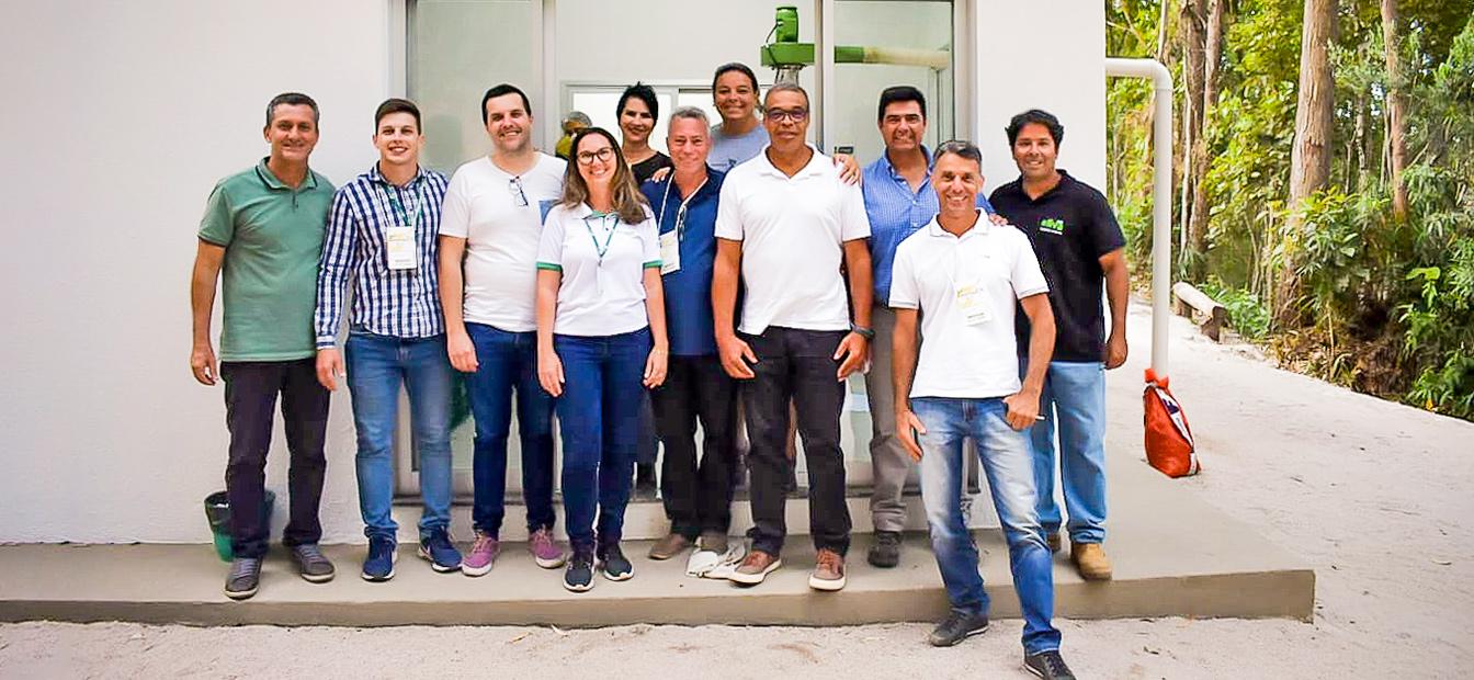 Foto com os associados da OLIVES - Primeira colheita e extração de azeite dos produtores da Olives em Março de 2022